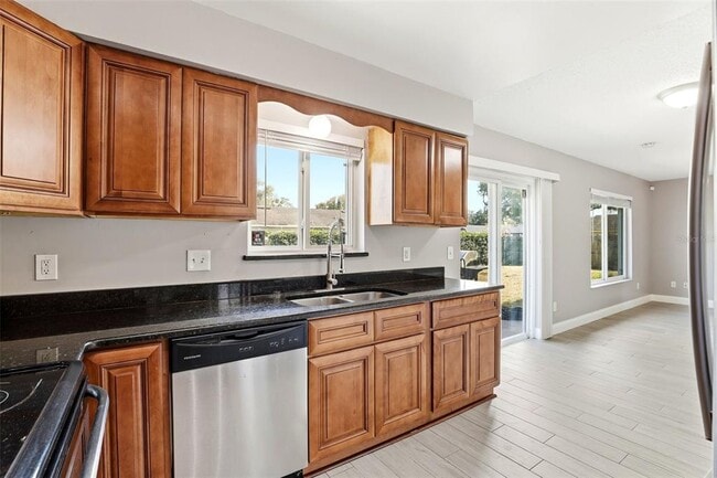 Building Photo - 2701 Carlisle Ave