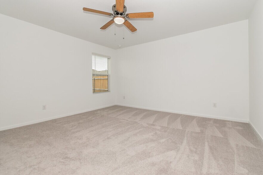 Building Photo - 924 Calley Pear Trl