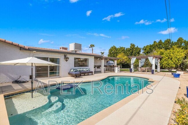 Building Photo - 2290 N Victoria Rd