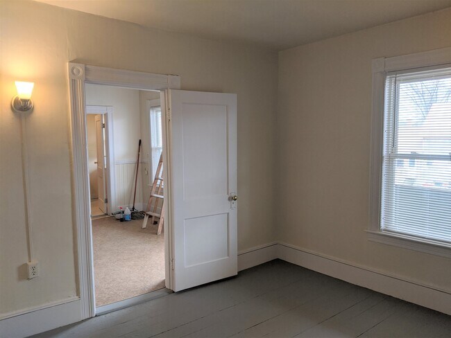 Building Photo - 203 Wilson St