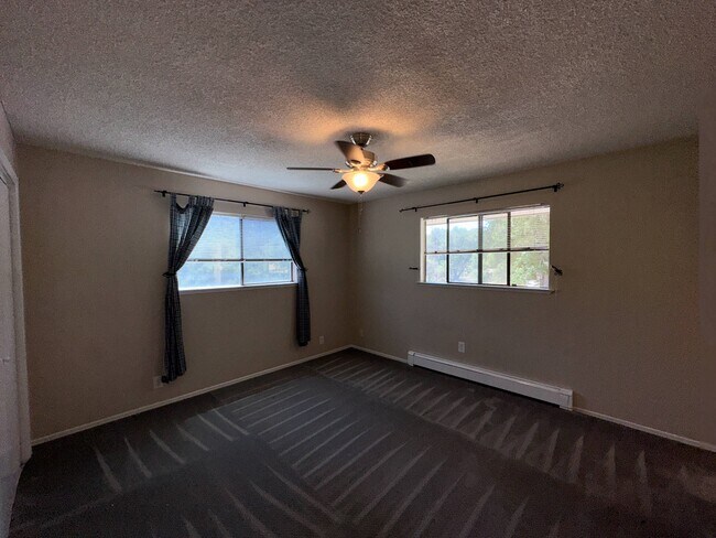Building Photo - 45221 Big Oak Ln