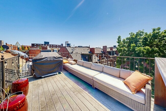 Building Photo - 38 Worcester St