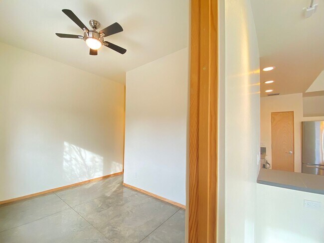 Building Photo - 1 MO. FREE RENT! Contemporary Retreat on Dunlap St.