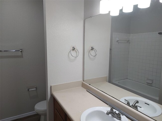 Building Photo - 2842 Southampton Way
