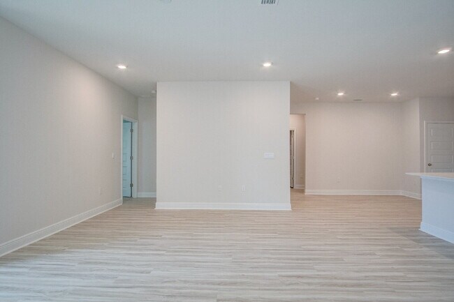 Building Photo - Fallschase 5-Bedroom Home – Pool, Playgrou...
