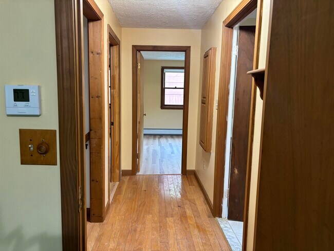 Building Photo - 147 Mansion Rd