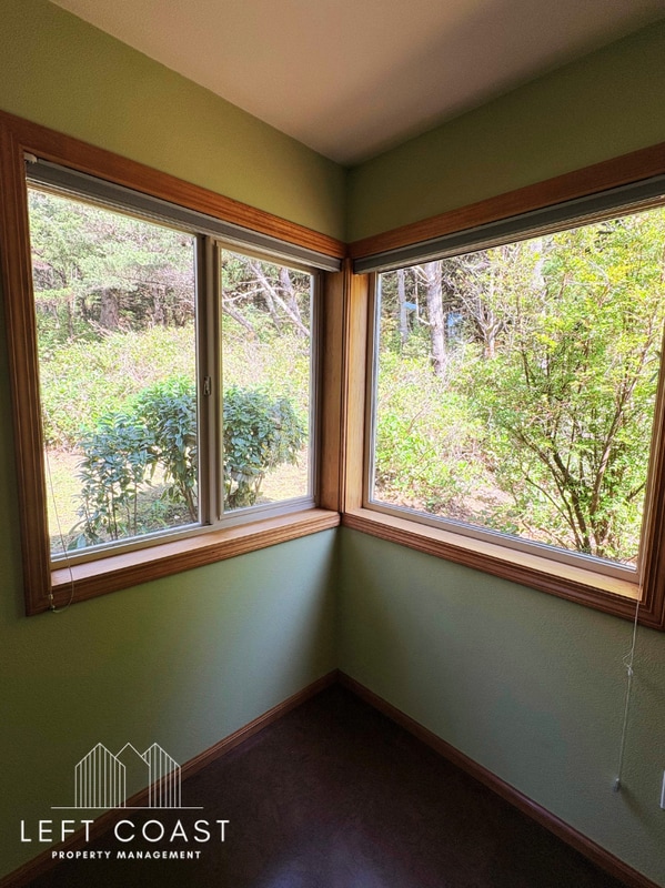 Building Photo - 7205 SW Burl Dr
