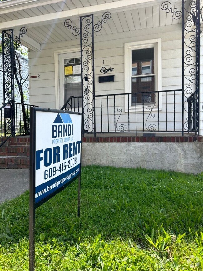 Building Photo - 8 Leland Ave