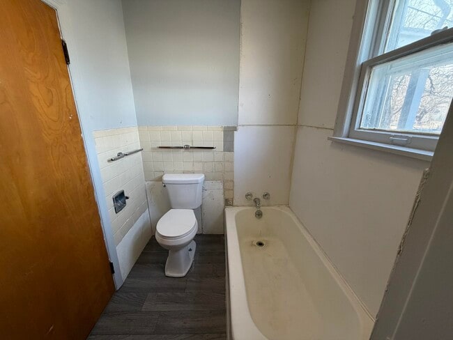 Building Photo - 716-B Robinson-