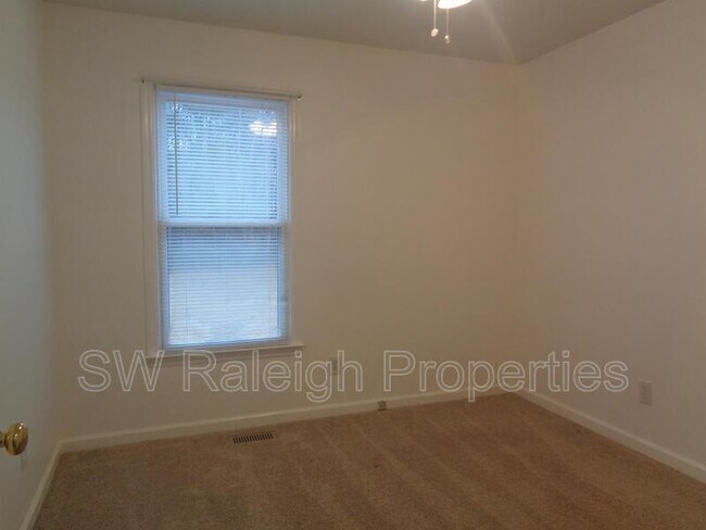 Building Photo - 1400 Squire Ridge Dr