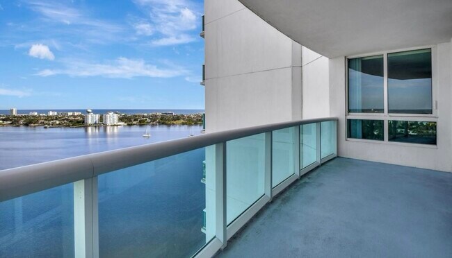 Building Photo - 241 Riverside Dr