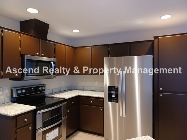 Building Photo - Gorgeous Updated Murrayhill Area 4 Bed on ...