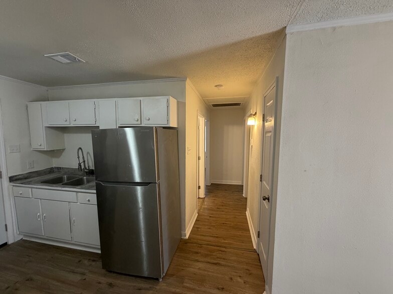 Building Photo - 114 Rosewood Dr