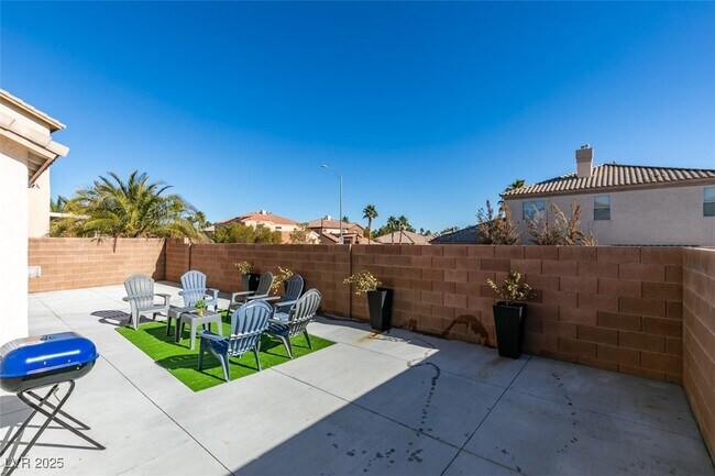 Building Photo - 4624 Swaying Palms Dr