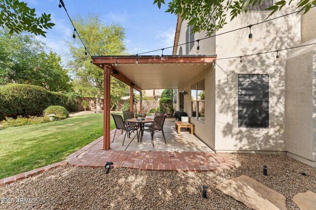 Building Photo - 630 W Navarro Ave