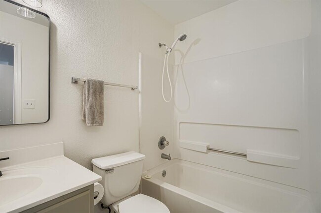 Building Photo - 1515 Curameng Cove