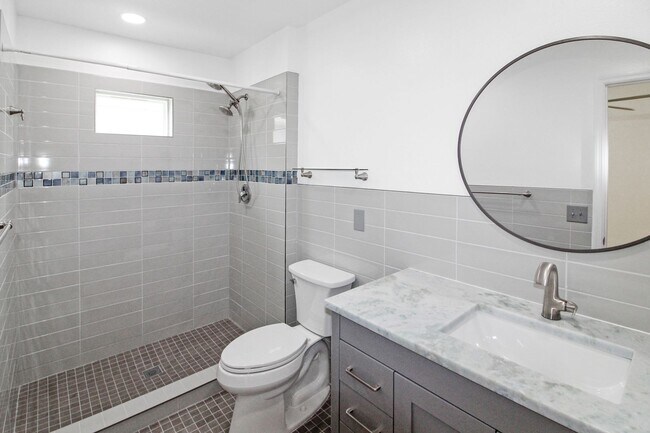 Building Photo - 12670 Shimmering Oak Cir