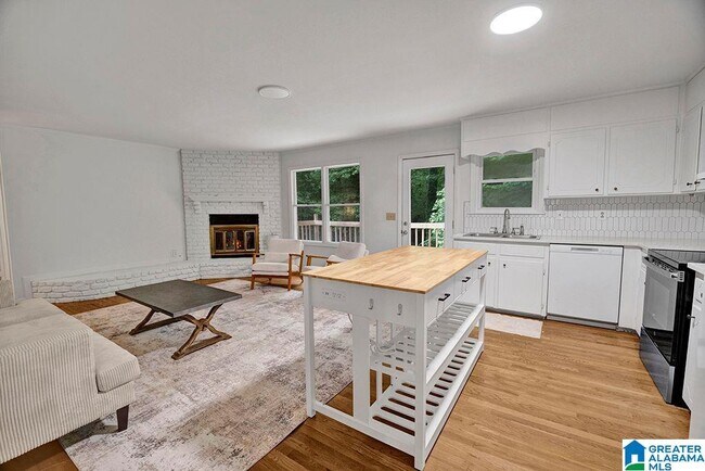 Building Photo - 3541 W Lakeside Dr