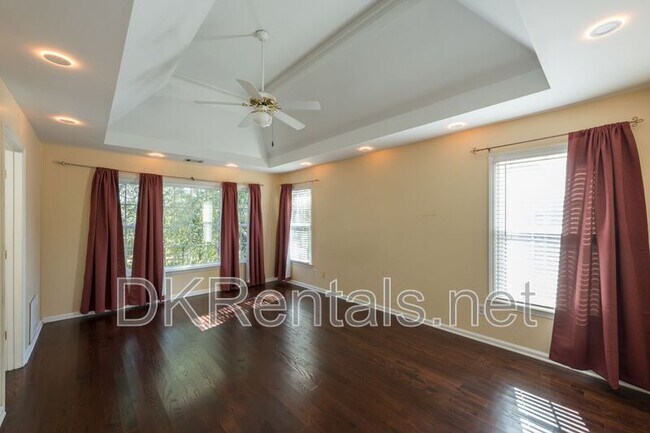 Building Photo - 2433 Gablewood Dr NE