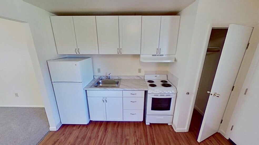 Building Photo - West Main Flats