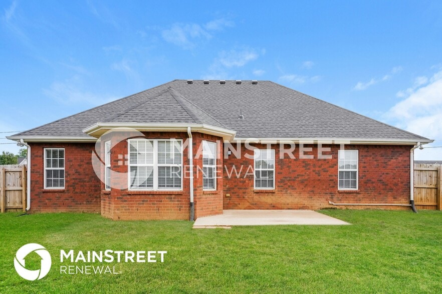 Building Photo - 2823 Ridgewood Dr