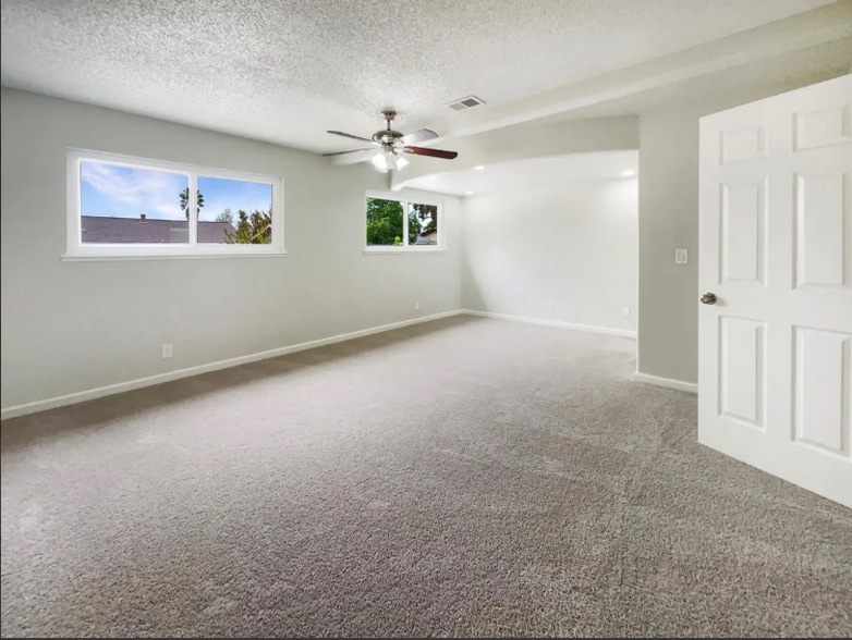 Building Photo - 5921 Hillsdale Blvd