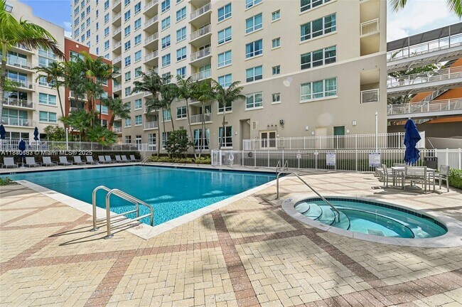 Building Photo - 2000 N Bayshore Dr