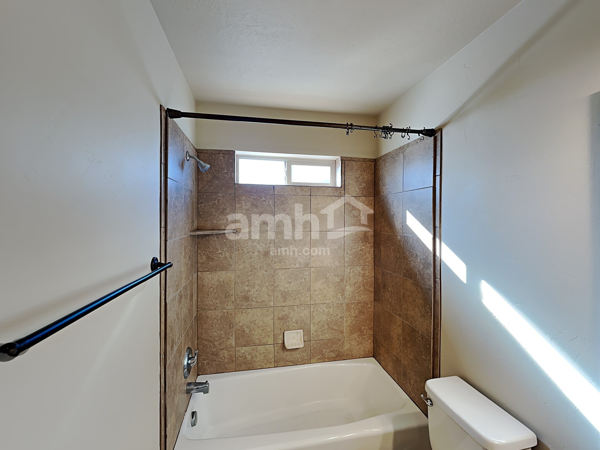 Building Photo - 1656 Arnold Dr