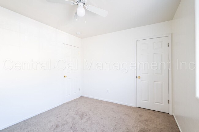 Building Photo - 4 Bedroom/2.5 Bath Home located in RiverLakes - $2645 Per month!