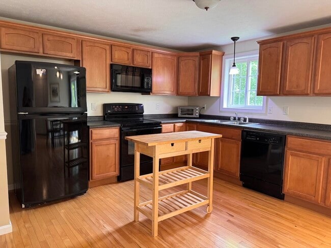 Building Photo - 26 Fowler St