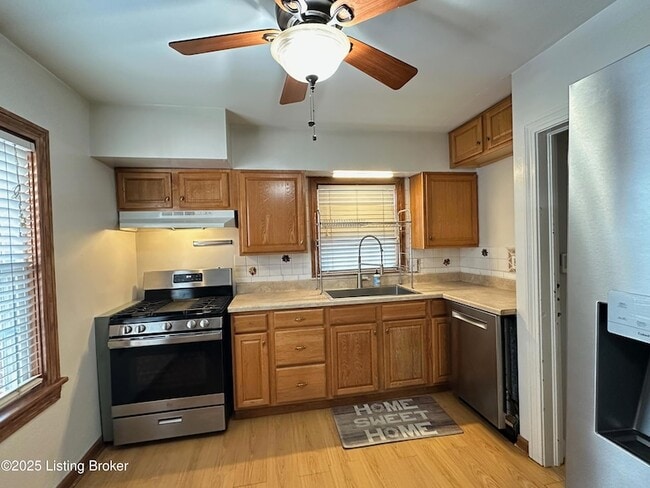 Building Photo - 332 E Esplanade Ave