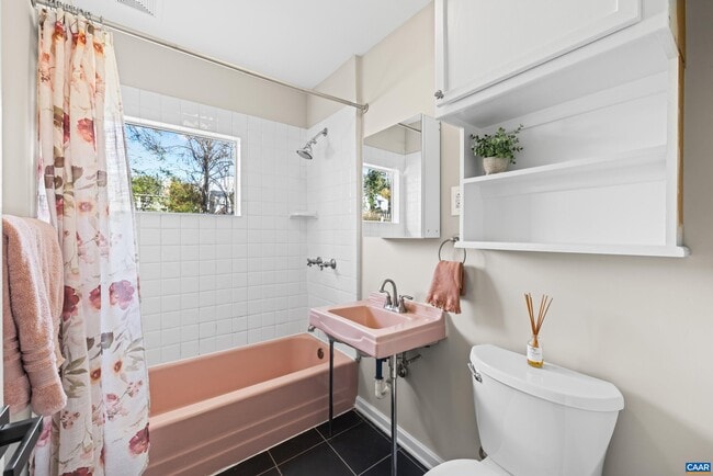 Building Photo - 1407 Vine St