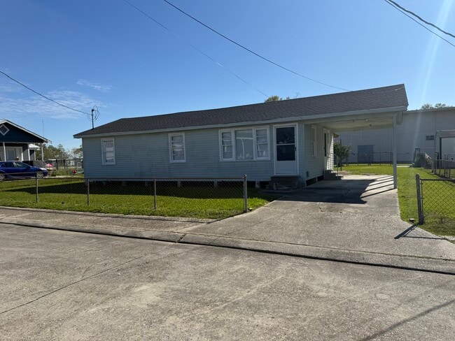 Building Photo - 120 Leboeuf St