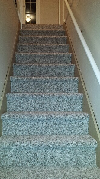 Building Photo - 19 Riverview Rd