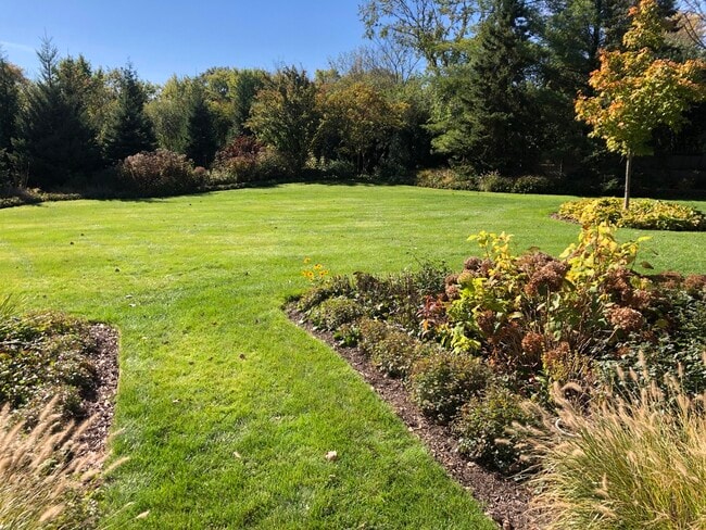 Building Photo - 1021 W Old Ml Rd