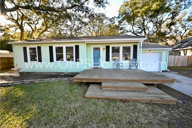 Building Photo - 305 Okaloosa Rd NE