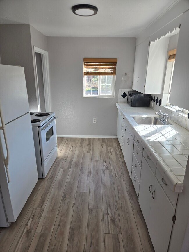 Building Photo - House with Primary Suite