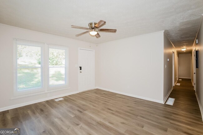 Building Photo - 424 Azalea Dr