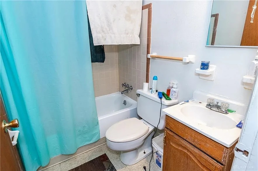 Building Photo - 1116 W Grand Ave