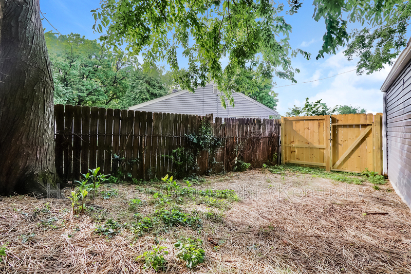 Building Photo - 2921 Garey Ln