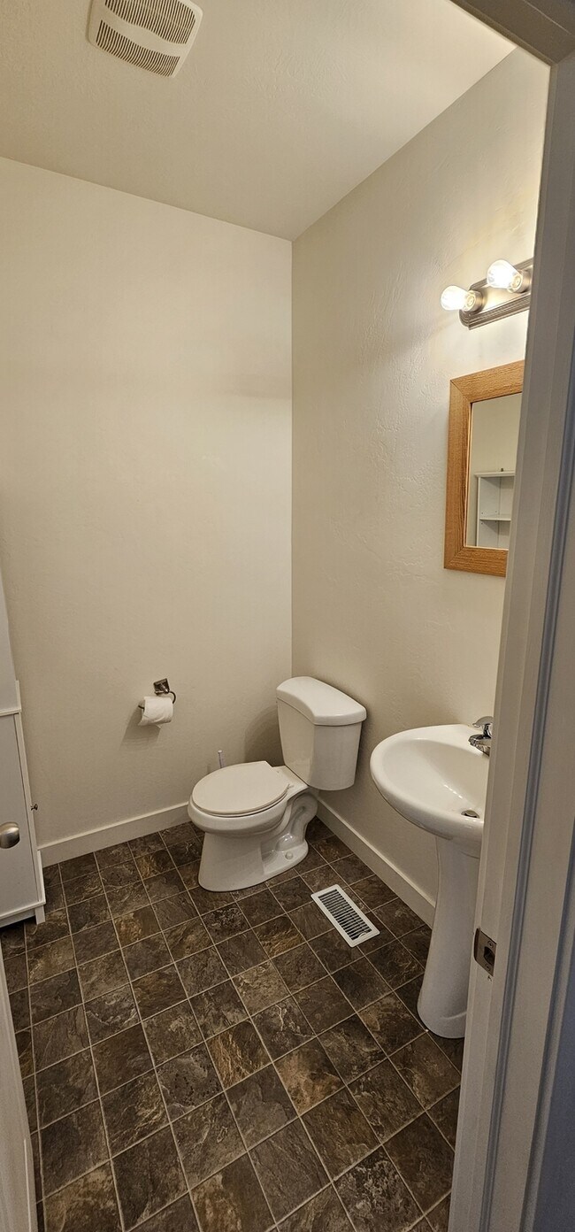Building Photo - Single Family Home