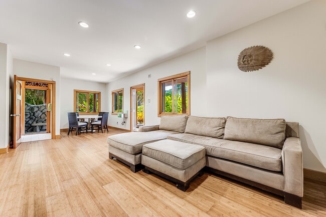 Building Photo - 275 Haumana Rd