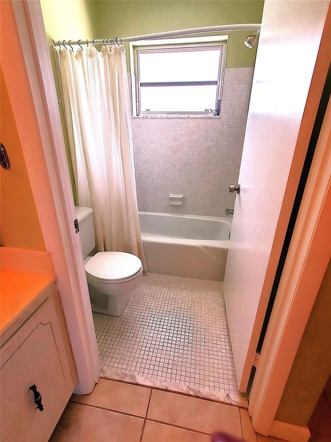 Building Photo - 1152 Circle Dr