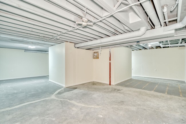 Building Photo - 6 Greenwood Park