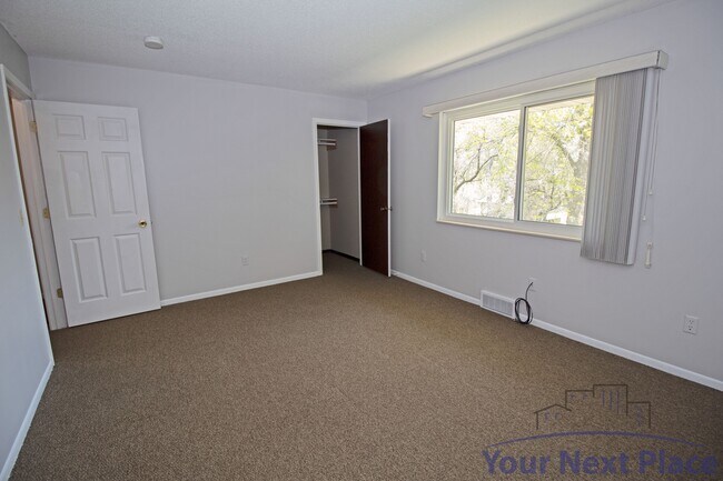 Building Photo - 4340 Chatsworth Cir