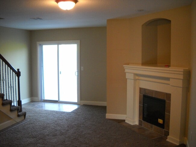 Building Photo - 3 Bedroom , 2.5 Bath Oak Valley Townhouse