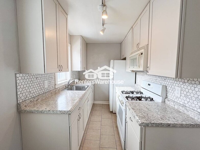 Building Photo - 3671 S Knox Ct