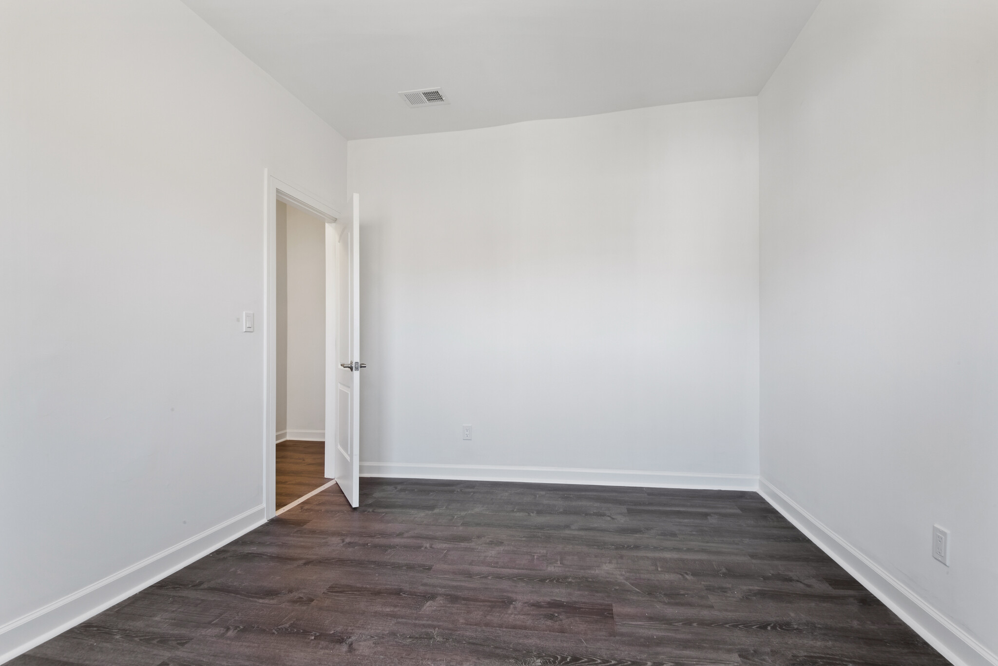 Building Photo - 3058 W Cortland St