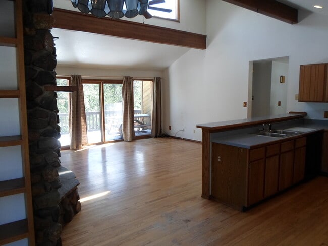 Building Photo - 12345 Bear Haven Rd