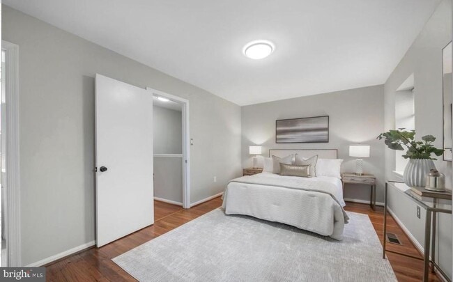 Building Photo - 5822 Burke Manor Ct